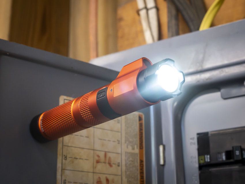 https://www.protoolreviews.com/klein-rechargeable-flashlight-with-laser/attachment/klein-laser-flashlight06/