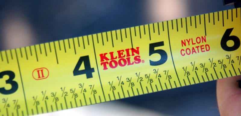 https://www.protoolreviews.com/tools/hand/measuring-levels/25-foot-magnetic-tape-measure-shootout/13338/attachment/klein-fractions/