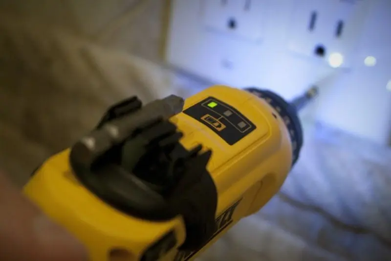 DeWalt 8V pivoting screwdriver3