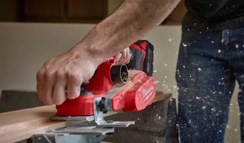 Milwaukee M18 2623 cordless planer