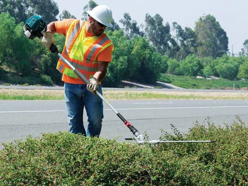 Makita MM4 4-Stroke Hedge Trimmers Expand