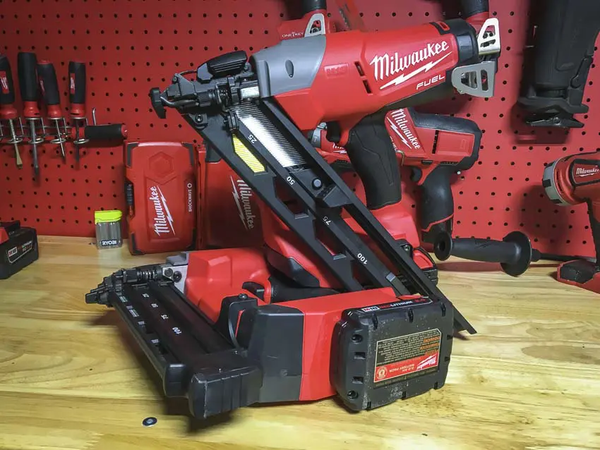 Milwaukee M18 15-gauge Angled Finish Nailer