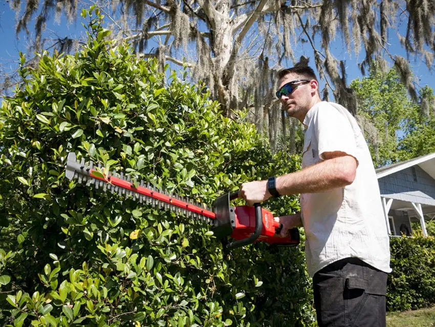 Milwaukee M18 Fuel Hedge Trimmer 11