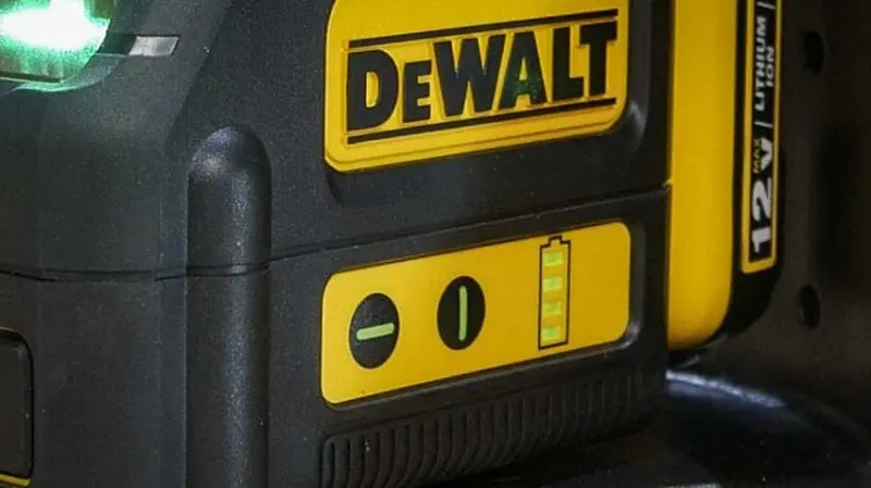 DeWalt 12V Green cross line laser buttons