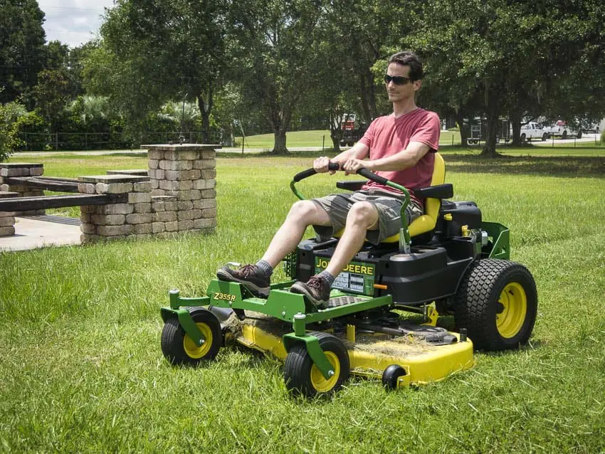 John Deere ZTrak Z355R Zero-Turn Mower cut