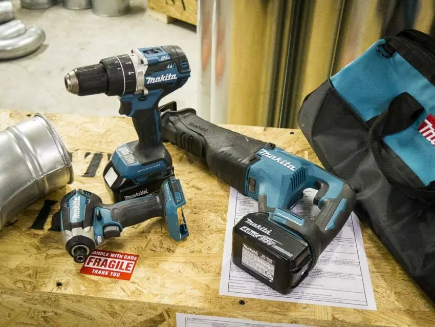 Makita XT328M Brushless Combo Kit