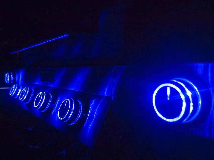 Monument Grill blue LEDs knobs