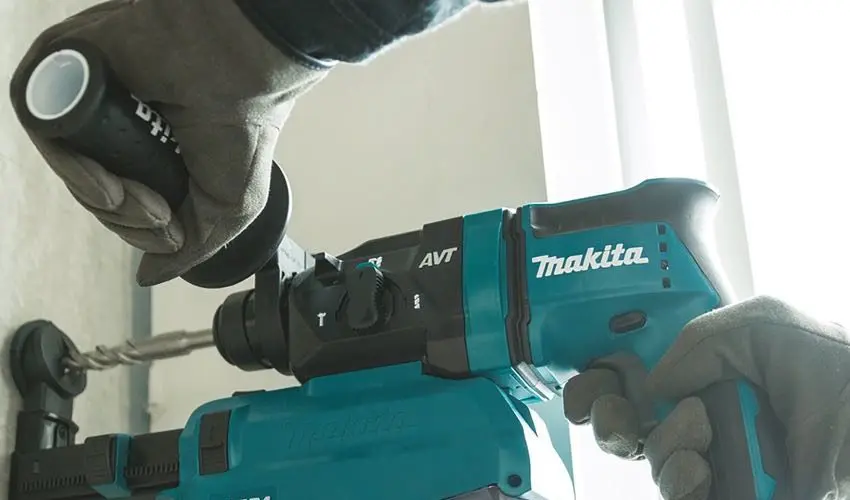 Makita 11/16" AVT Rotary Hammer