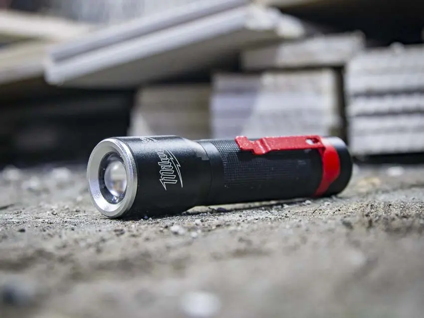 Milwaukee 325-Lumen Focusing Flashlight