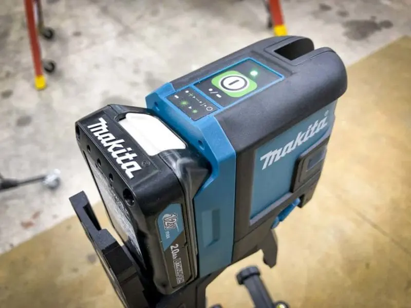 Makita Green Cross-Line Laser Level Review - SK106GDNAX