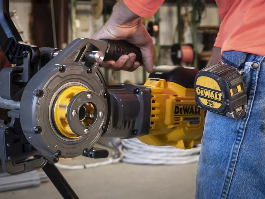 DeWalt 60V FlexVolt cordless pipe threader