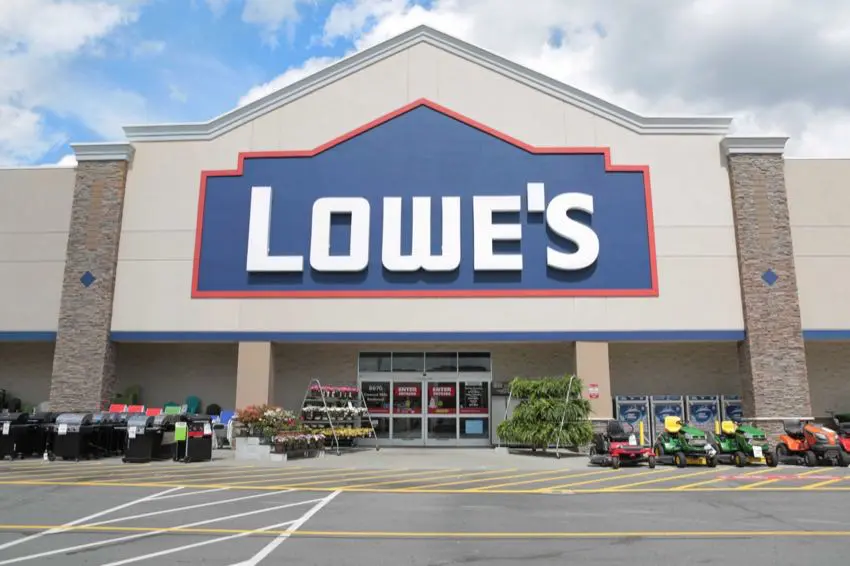 Lowes lays off 1000s