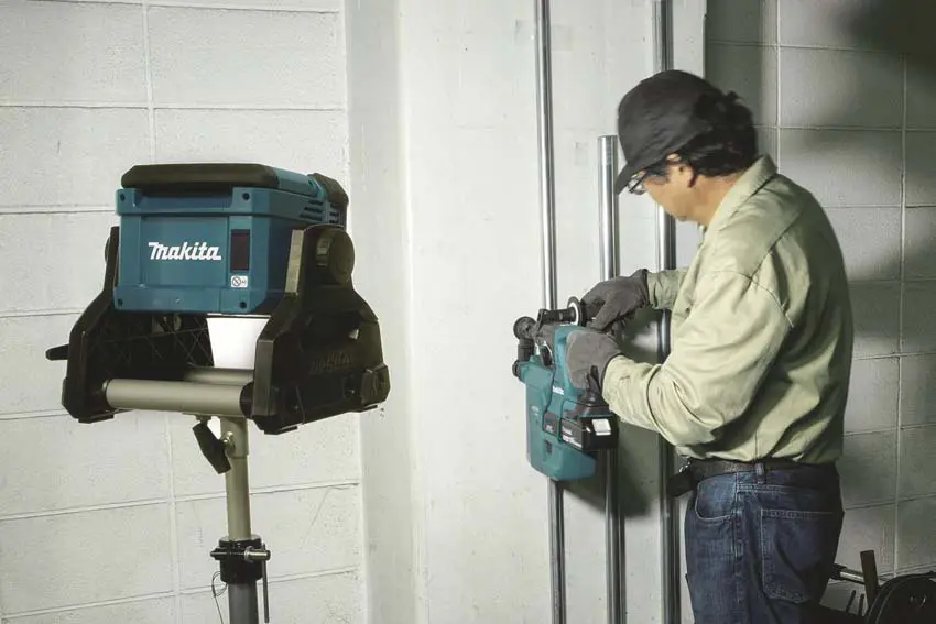 Makita Cordless/Corded Work Light DML811