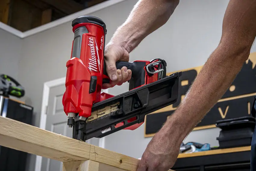 Milwaukee m18 nail gun kit sale