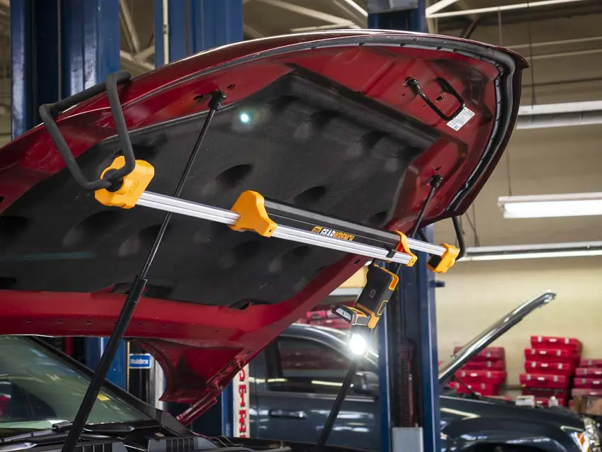 Gearwrench Wing Light with Underhood Rack