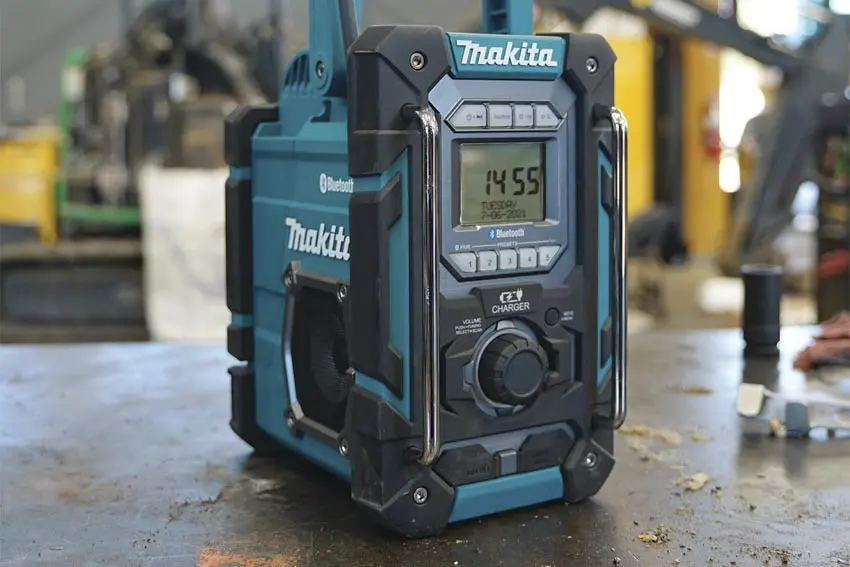 Makita XRM10 18V LXT and 12V CXT Charging Radio Pro Tool Reviews