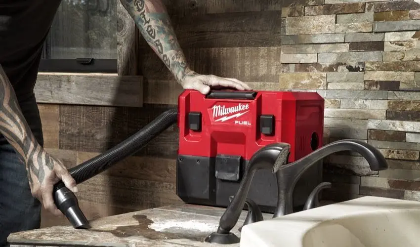 Milwaukee M12 Wet/Dry Vac