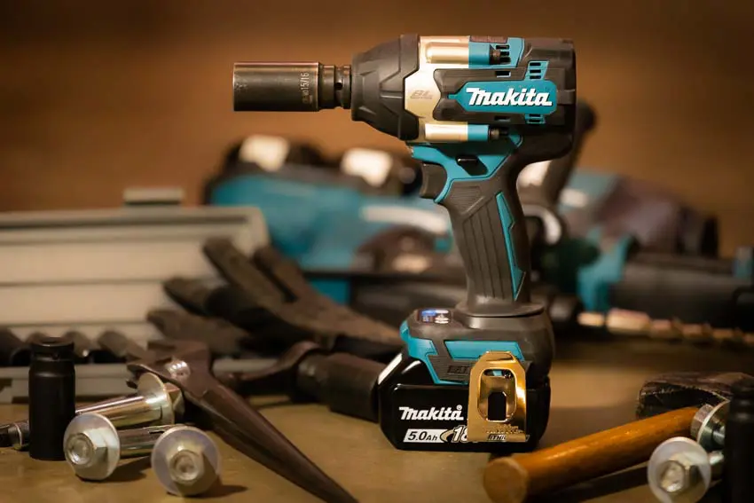 Makita XWT17 Mid-Torque Impact Wrench