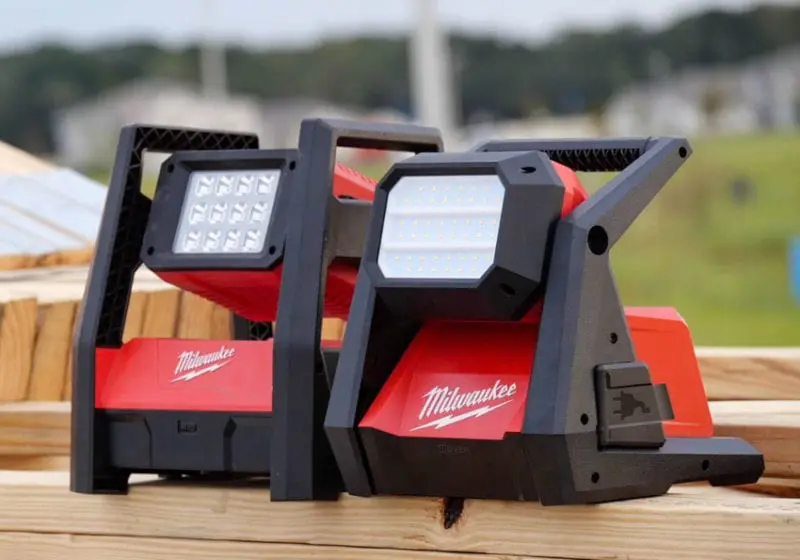 Milwaukee m18 rover light sale