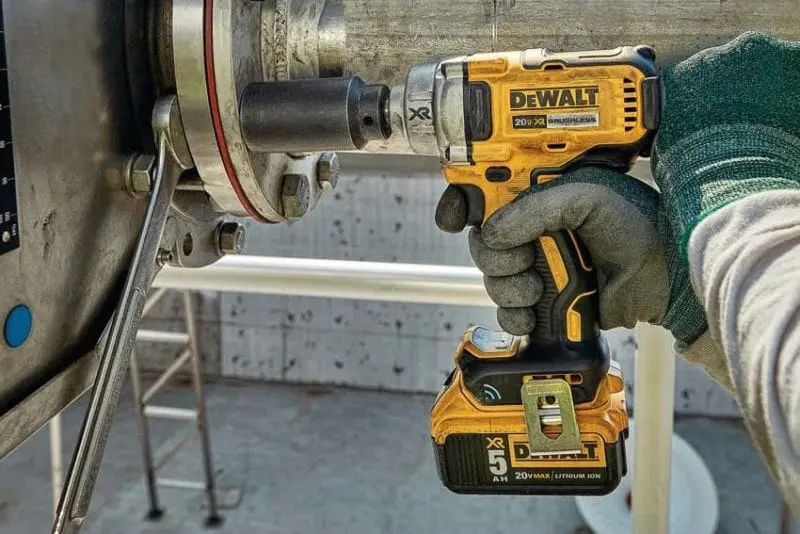 Makita v dewalt sale