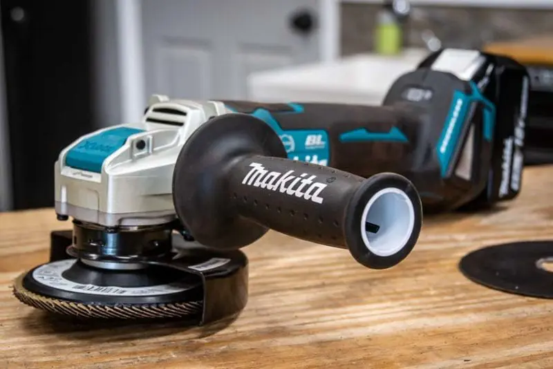 Makita XAG26 18V Cordless X Lock Angle Grinder Review PTR