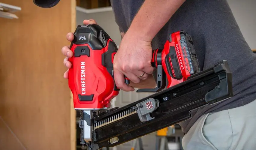 CRAFTSMAN V20* BRUSHLESS CORDLESS FRAMING NAILER CMCN621PLB