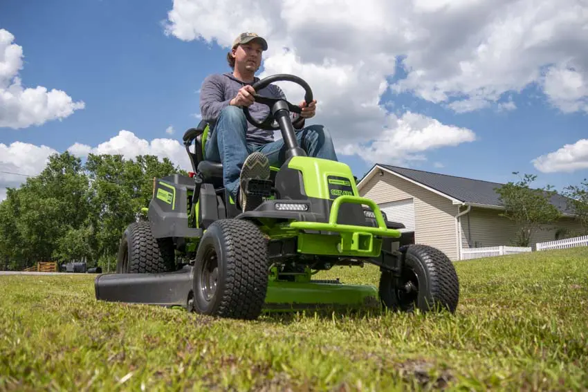 Greenworks 60V Battery Powered Lawn Tractor Review CRT426 PTR