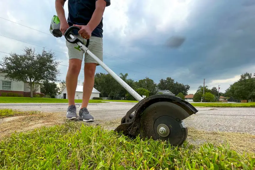 Greenworks 60V Battery-Powered Edger