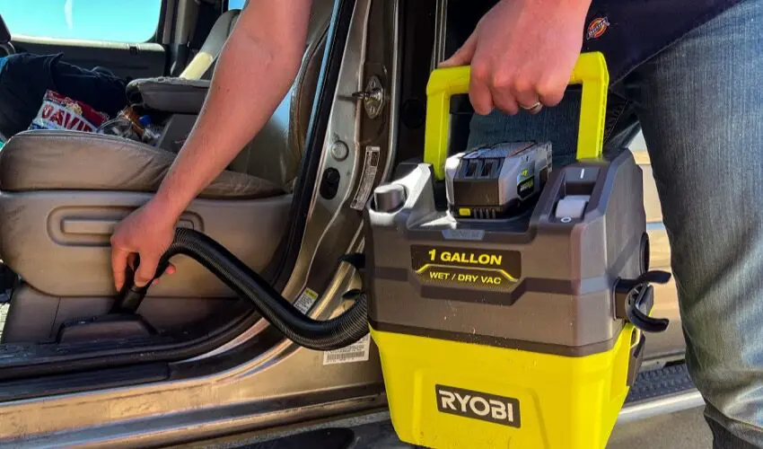 Ryobi 1-Gallon Wet Dry Vacuum