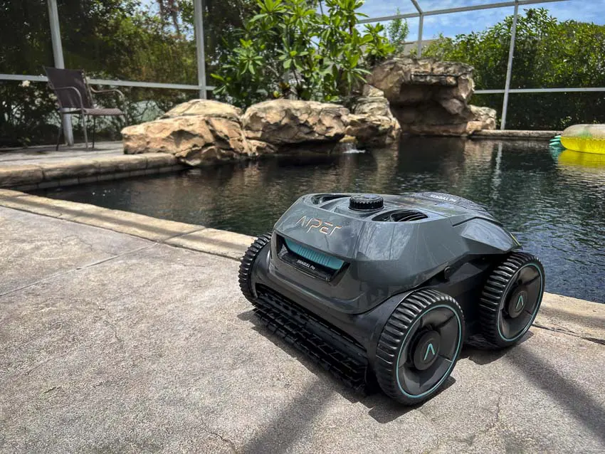 Aiper Seagull Pro cordless robotic pool vac