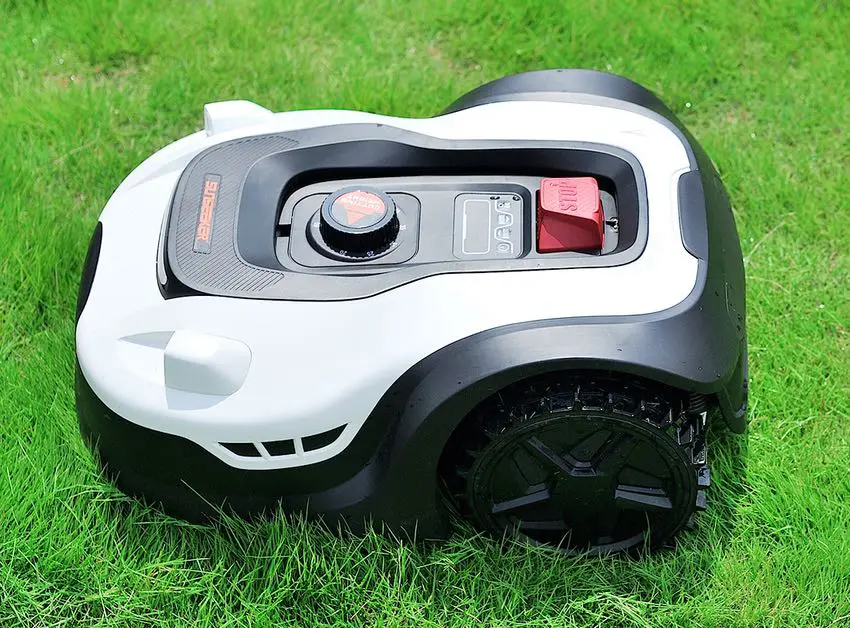 Sunseeker L22 Plus robotic mower