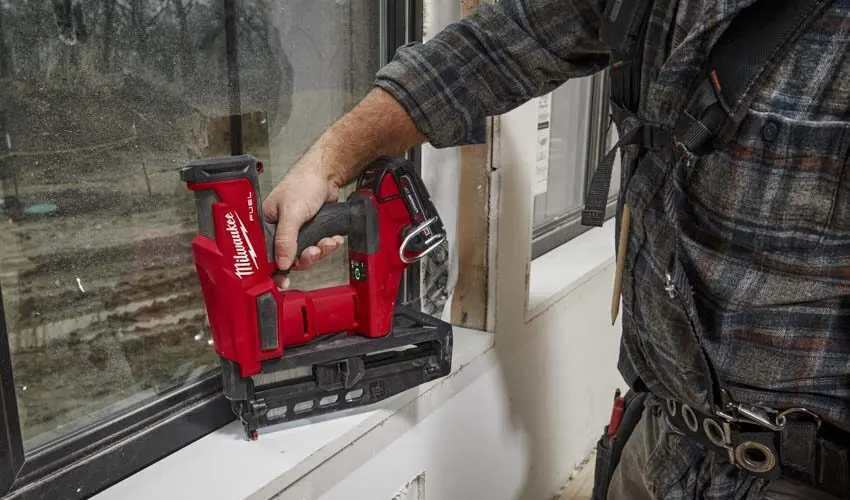 Milwaukee M18 16 GA Straight Finish Nailer