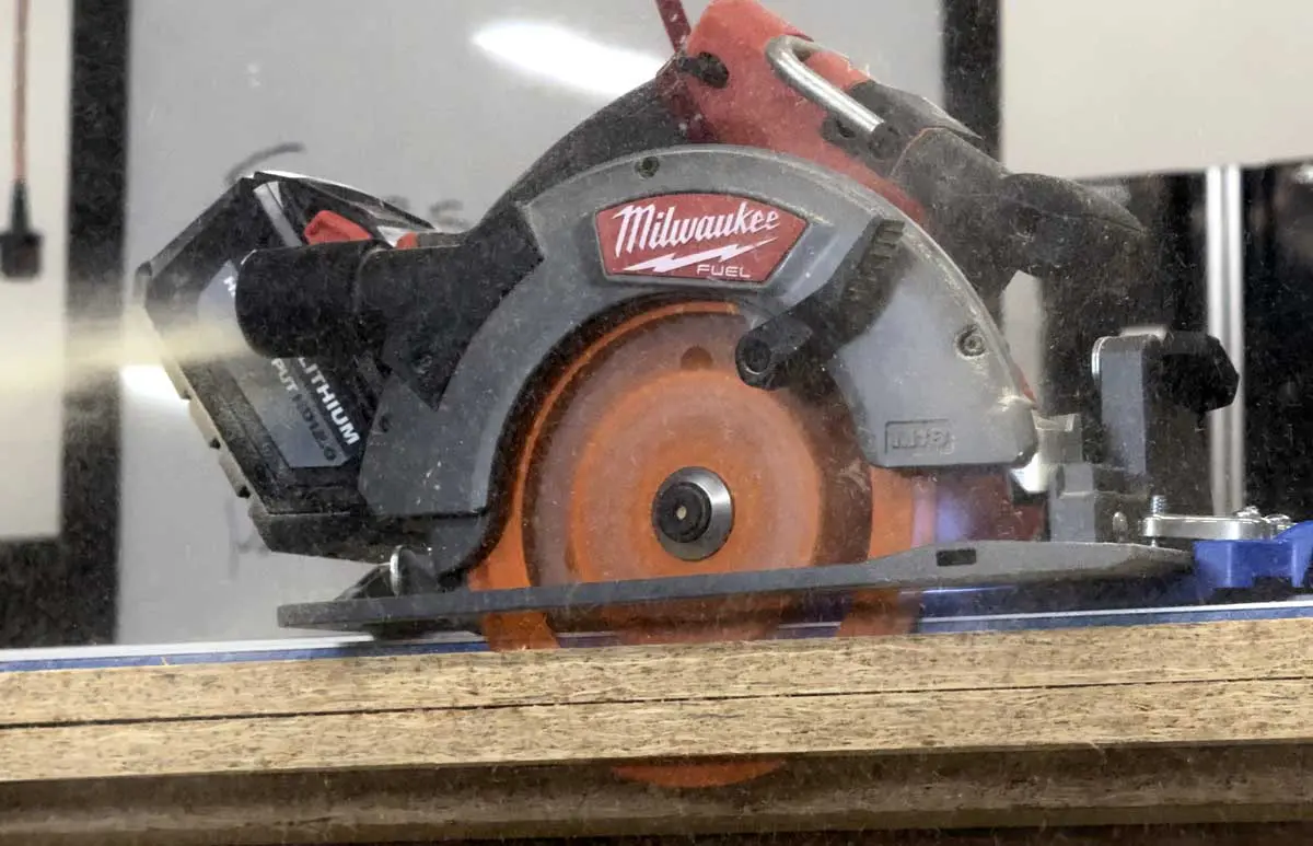 Milwaukee circular saw rip cut