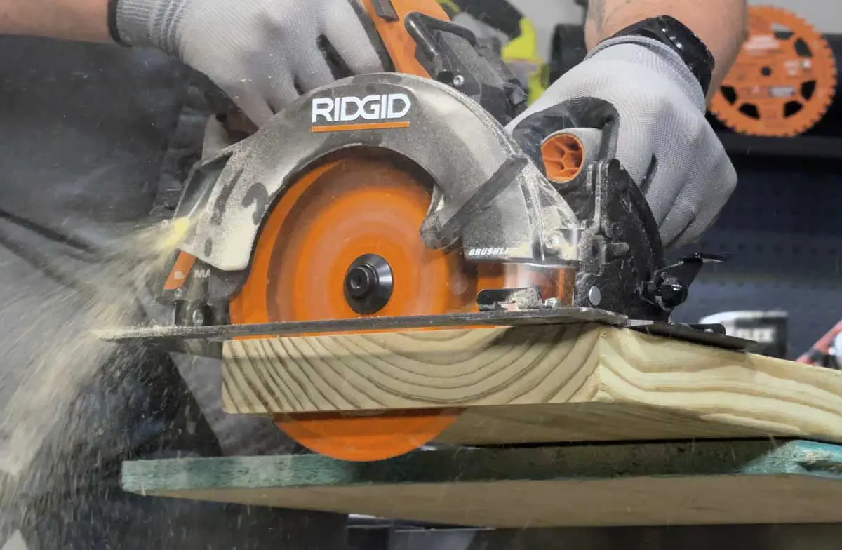 Ridgid 18V brushless circular saw cross-cut