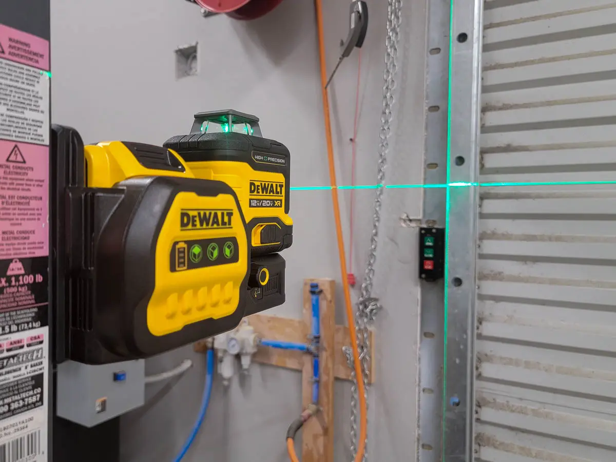 DeWalt 20V XR 3x360 Line Laser Level