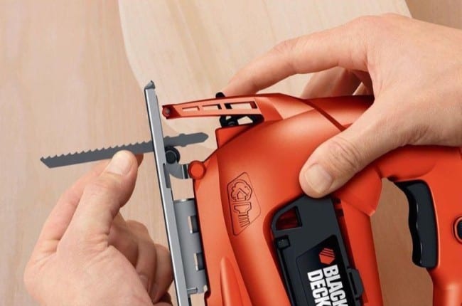 How to Change the Blade on a Black & Decker Jigsaw