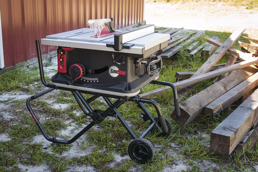 Tablesaw mobile base uses casters for stability and smooth travel