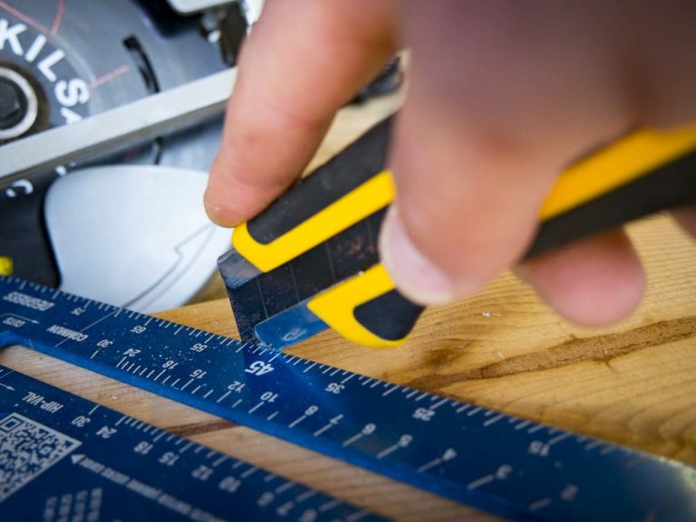 utility-knife-marking-tool-lifehack-for-pros