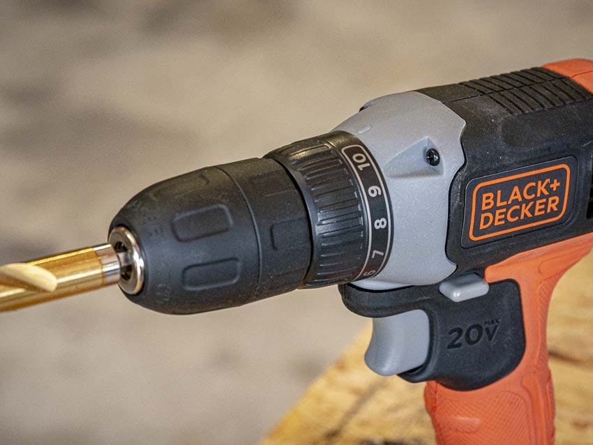 Black + Decker 20 Volt MAX* Cordless Drill/Driver — One Battery, 3/8in.  Keyless Chuck, 650 RPM, Model# BCD702C1