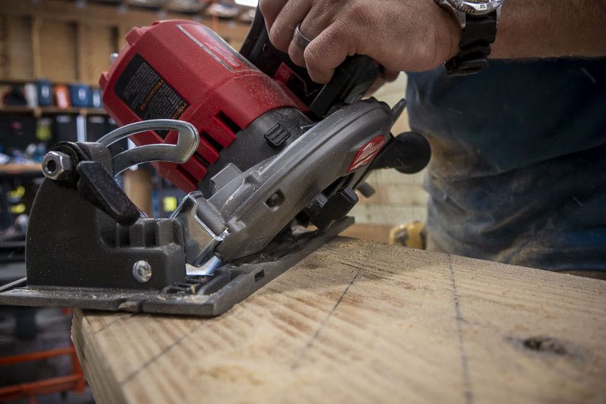 Milwaukee vs DeWalt – Which Tool Brand is Better