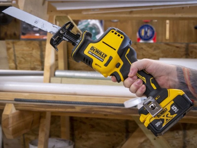 DeWalt Atomic Reciprocating Saw Vs Milwaukee M18 Fuel Hackzall