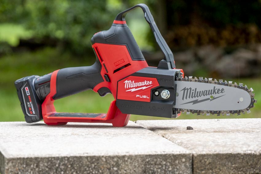 Milwaukee M12 Fuel Hatchet 6-Inch Pruning Saw Review 2527 - PTR