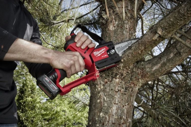 Best Battery Chainsaw Reviews 2022 | Best Cordless Chainsaws - PTR