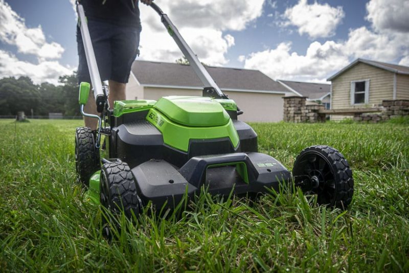 Greenworks Pro 60V 25-Inch Self-Propelled Lawn Mower Review | LaptrinhX