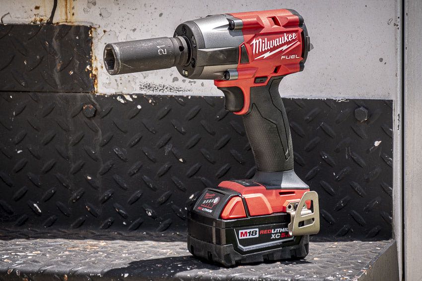 Milwaukee M18 FUEL 18-Volt Lithium-Ion Brushless Cordless 1/2 in. Impact  Wrench with Friction Ring Kit with One 5.0Ah Batteries