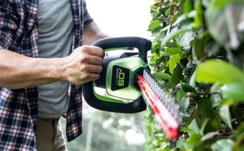 https://www.protoolreviews.com/wp-content/uploads/2021/04/Best-Hedge-Trimmers02-800x495.jpg