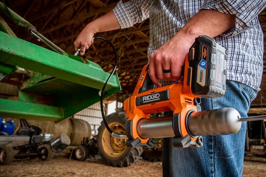 Ridgid 18V Cordless Grease Gun Review R860445 Pro Tool Reviews