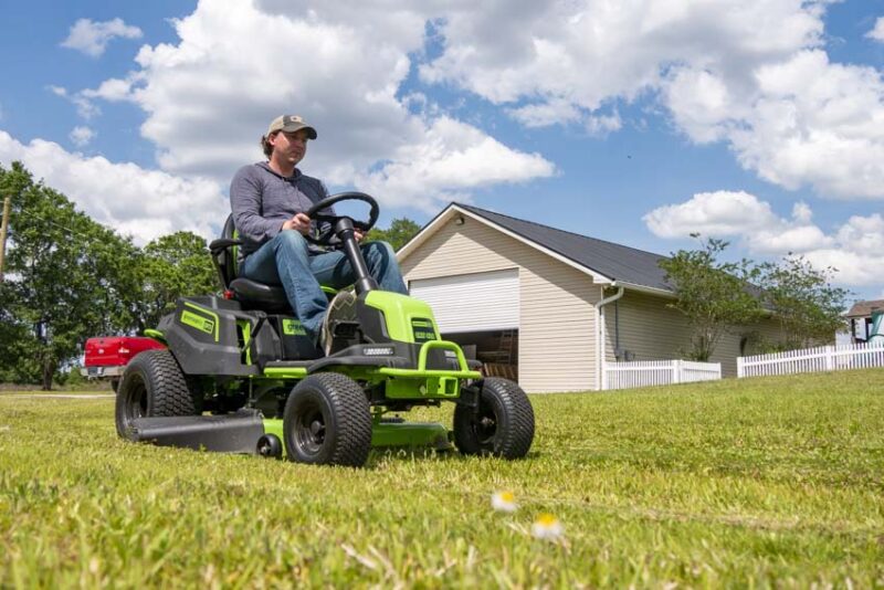 Greenworks 60V Battery-Powered Lawn Tractor Review CRT426 - PTR