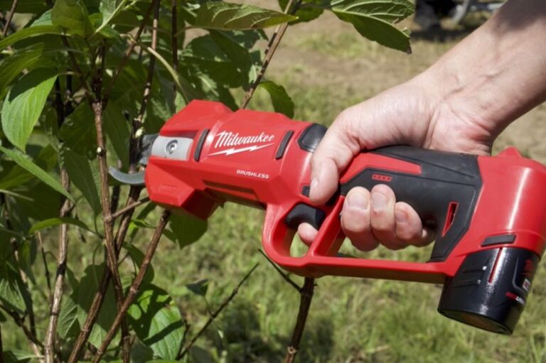 Milwaukee M12 Brushless Pruning Shears Pro Tool Reviews