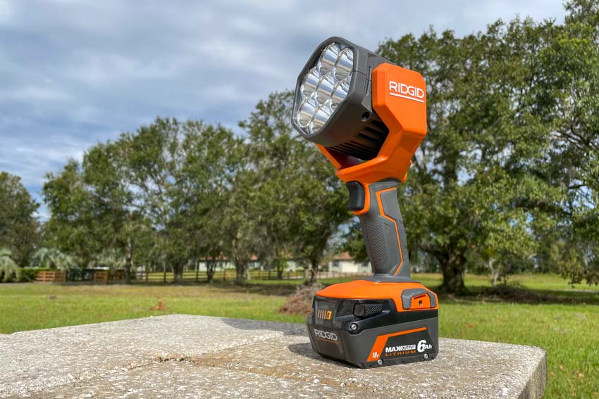 Ridgid 18V Cordless LED Spotlight R8699B Pro Tool Reviews